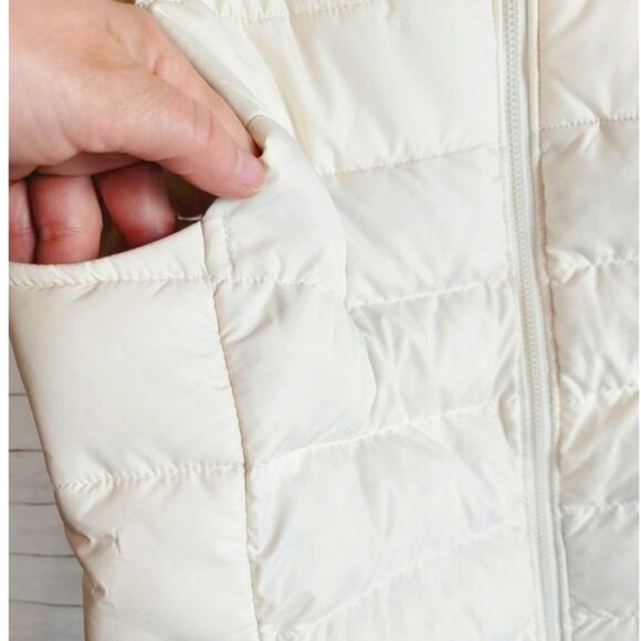 The North Face Aconcagua 3 Insulated Vest in White Dune, sz Small - Picture 5 of 14